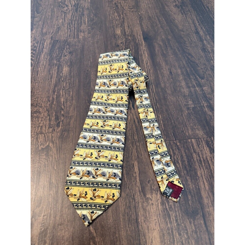 Guy Laroche Mens Tie Neck 100% silk Floral Print Gold Canada
